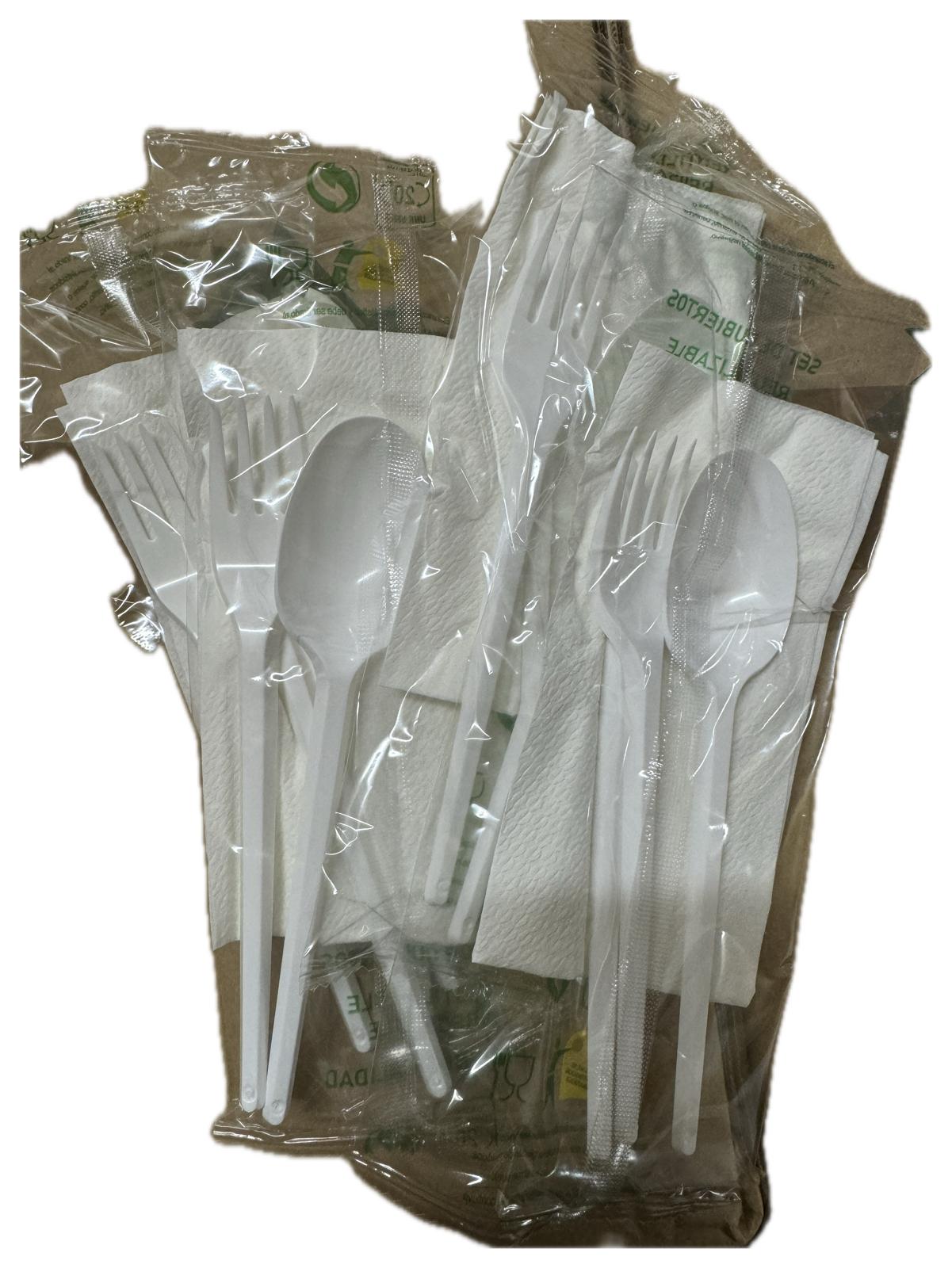SET CUCHILLO+TENEDOR+SERVILLETA REUTILIZABLE